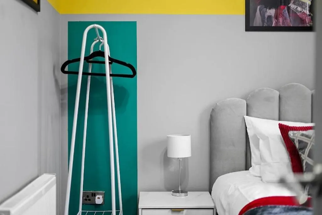 Stylish Sheffield Abode - Parking - Sleeps 7 Βίλα Σπίτι διακοπών
