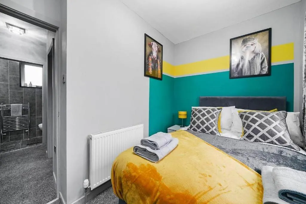 Stylish Sheffield Abode - Parking - Sleeps 7 Βίλα Σπίτι διακοπών