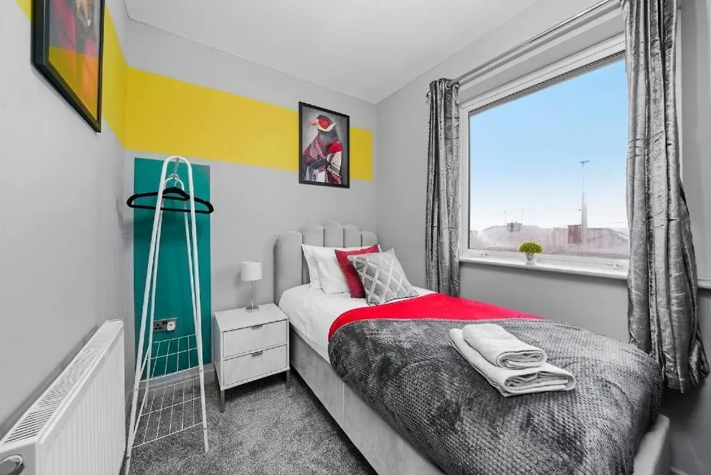 Stylish Sheffield Abode - Parking - Sleeps 7 Βίλα 0*,
