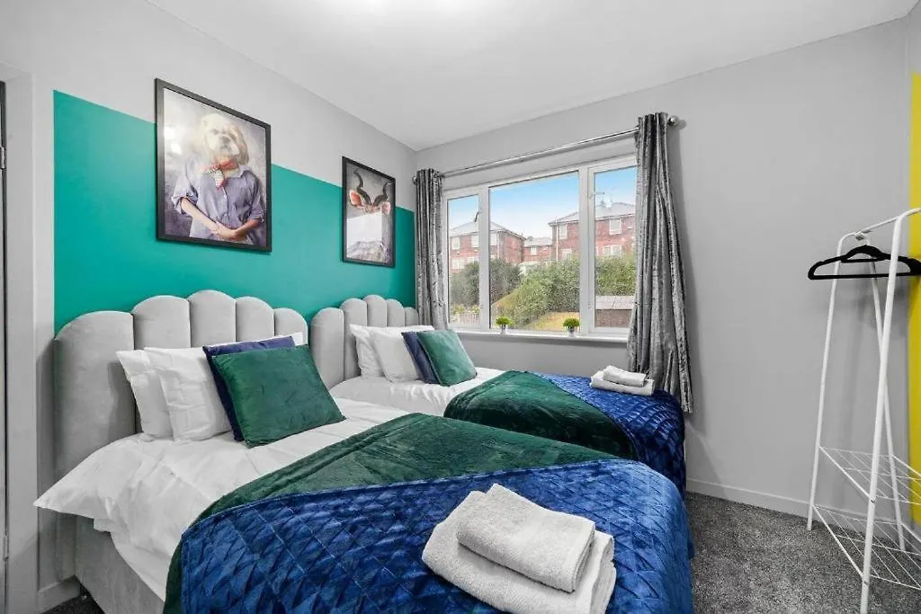 Σπίτι διακοπών Stylish Sheffield Abode - Parking - Sleeps 7 Βίλα