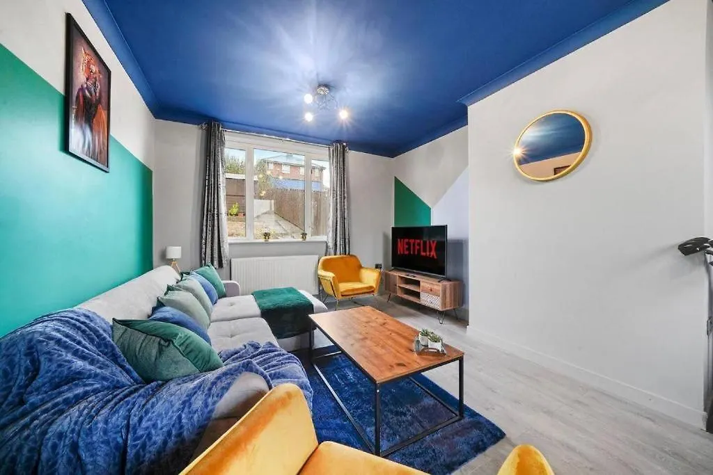 Stylish Sheffield Abode - Parking - Sleeps 7 Βίλα