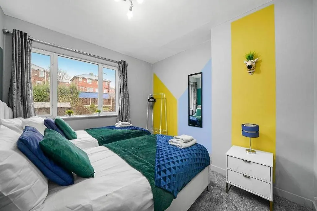 Σπίτι διακοπών Stylish Sheffield Abode - Parking - Sleeps 7 Βίλα