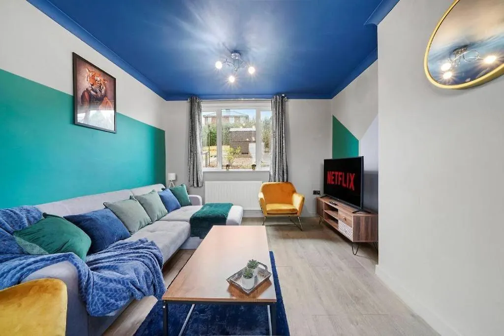 Stylish Sheffield Abode - Parking - Sleeps 7 Βίλα Σπίτι διακοπών