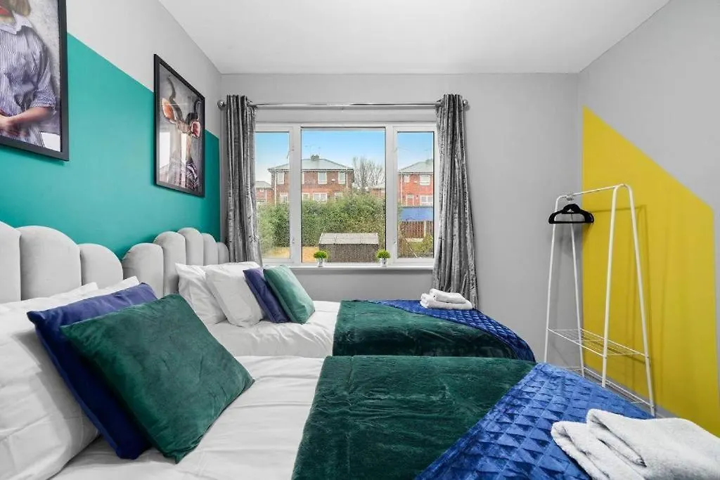 Stylish Sheffield Abode - Parking - Sleeps 7 Βίλα 0*,